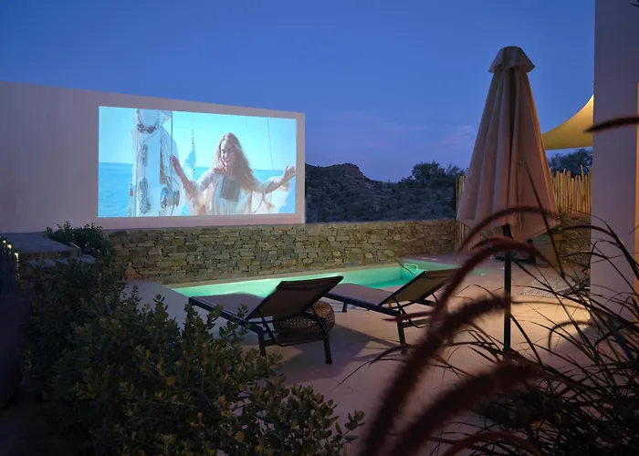 Private Luxury Scarlet Beachfront Villa, Molos, Paros Willa