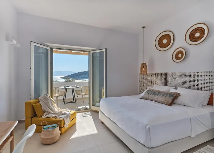 Private Luxury Scarlet Beachfront Villa, Molos, Paros Willa
