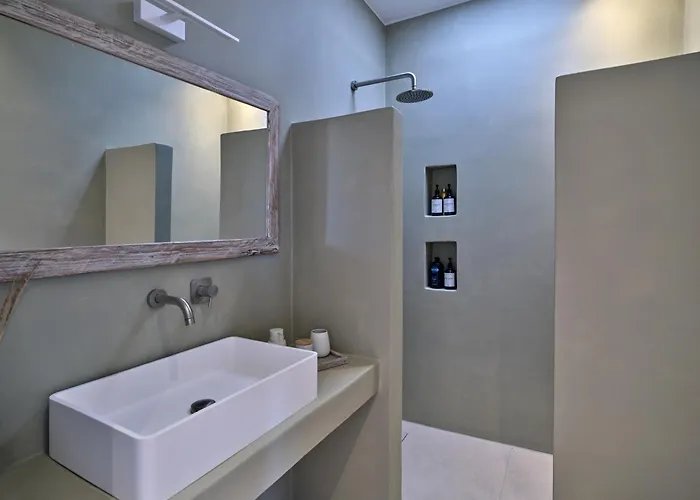 Willa Private Luxury Scarlet Beachfront Villa, Molos, Paros