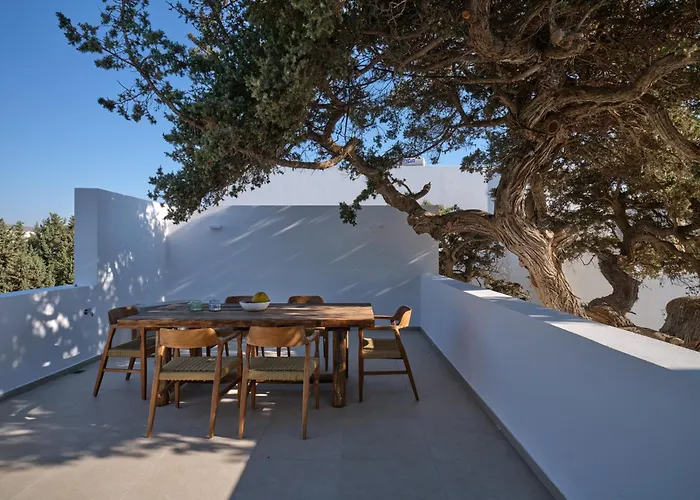 Private Luxury Scarlet Beachfront Villa, Molos, Paros Vila