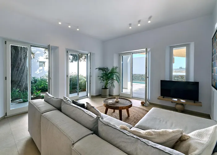 Vila Private Luxury Scarlet Beachfront Villa, Molos, Paros