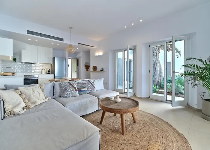 Private Luxury Scarlet Beachfront Villa, Molos, Paros 莫罗斯帕罗