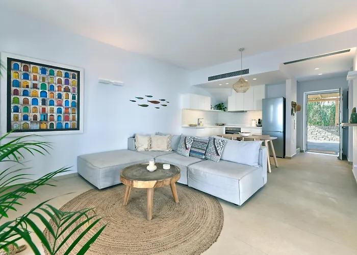 Private Luxury Scarlet Beachfront Villa, Molos, Paros 莫罗斯帕罗