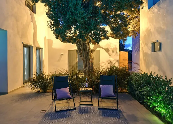 Private Luxury Scarlet Beachfront Villa, Molos, Paros * 莫罗斯帕罗