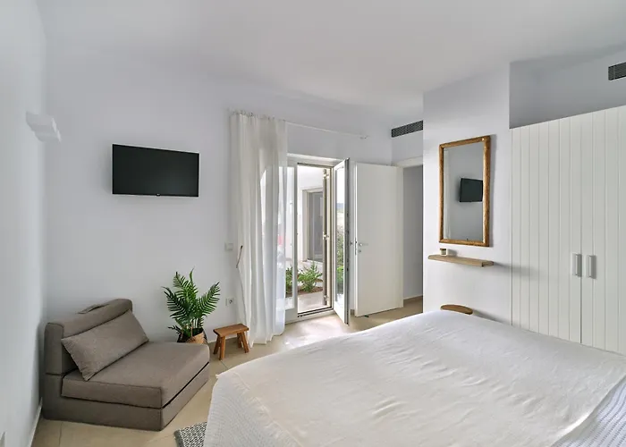 Private Luxury Scarlet Beachfront Villa, Molos, Paros 莫罗斯帕罗