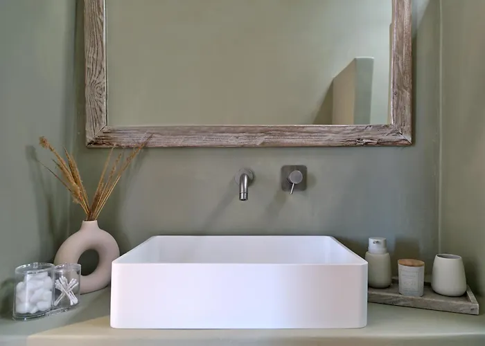 Private Luxury Scarlet Beachfront Villa, Molos, Paros Vila