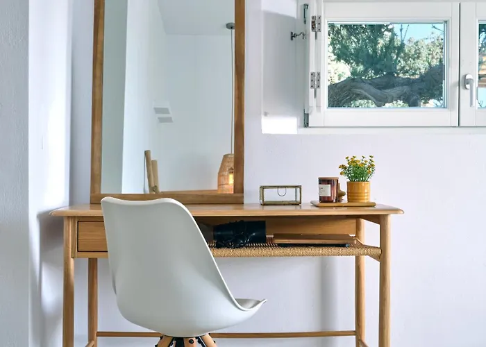 Vila Private Luxury Scarlet Beachfront Villa, Molos, Paros